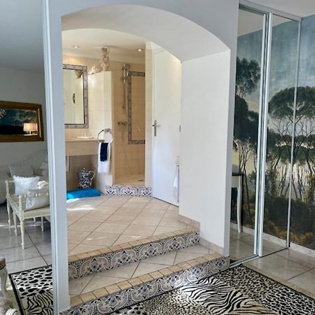 B&B Les Muscades Сент-Этьен-дю-Грес Экстерьер фото