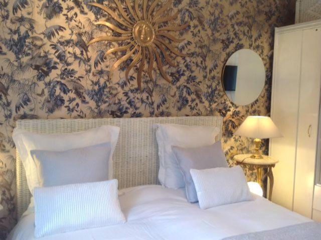 B&B Les Muscades Сент-Этьен-дю-Грес Экстерьер фото