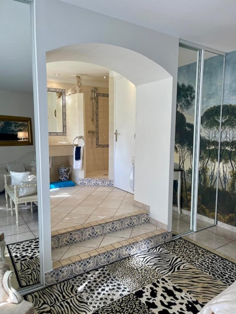 B&B Les Muscades Сент-Этьен-дю-Грес Экстерьер фото