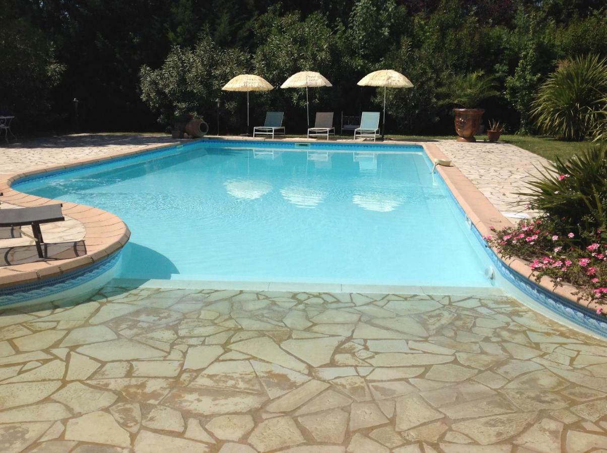 B&B Les Muscades Сент-Этьен-дю-Грес Экстерьер фото